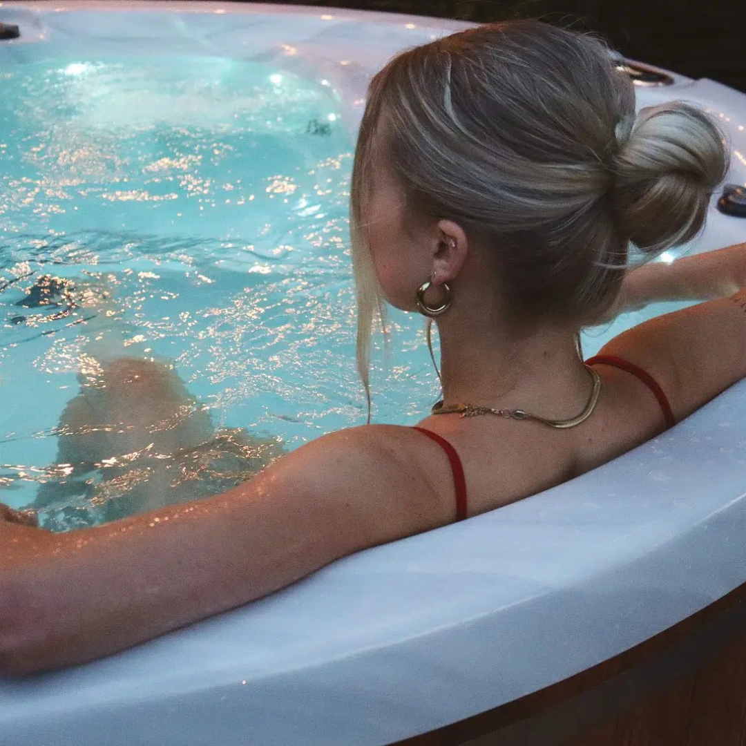 wellness tub Elektrische Hottub cedar wood sfeer