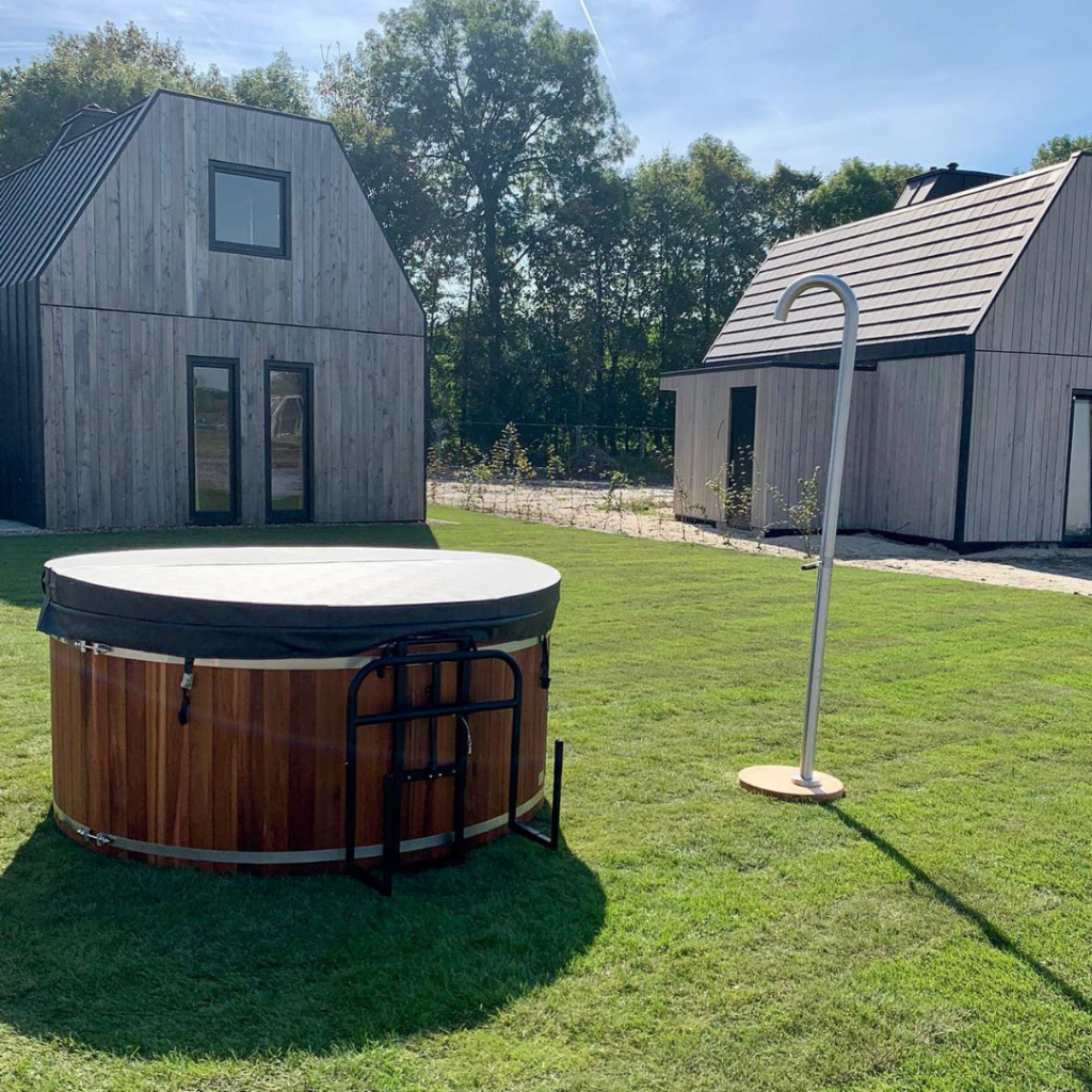 Wellness Tub Elektrische hottub bij vakantiehuis in Oude Tonge