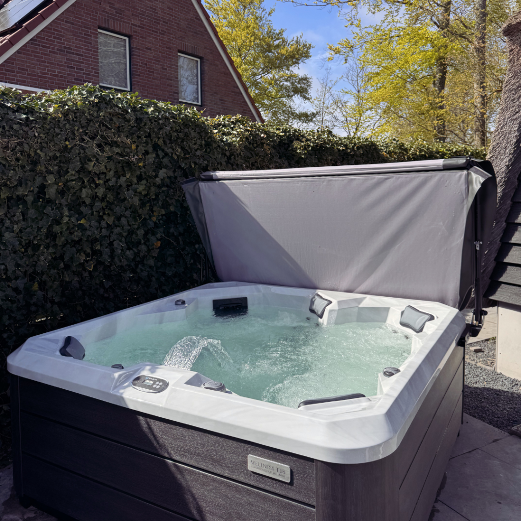 Ultimate Spa 004 Wellness Tub Jacuzzi