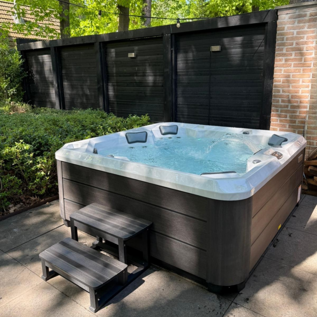 Ervaar de ultieme wellnesservaring met de Wellness Tub Ultimate Spa 004 ECO