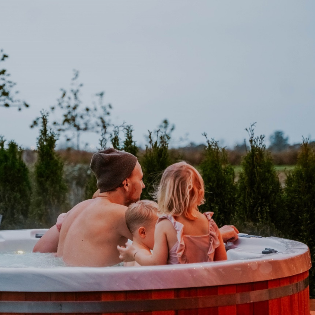Elektrische hottub van Wellness Tub bij Dutchen Erfgoed park de hoop