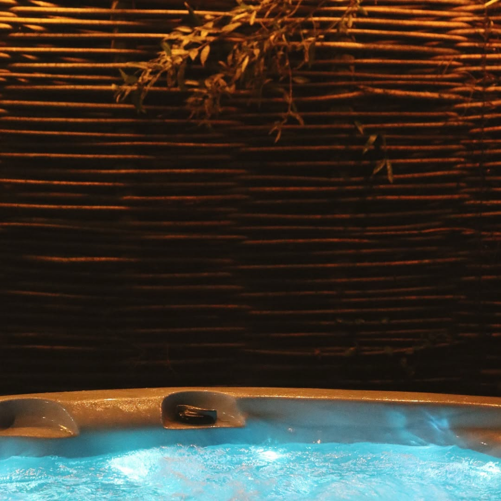 Elektrische Hottub Canadian Red Cedar Wellness Tub herfst LED bleeslat