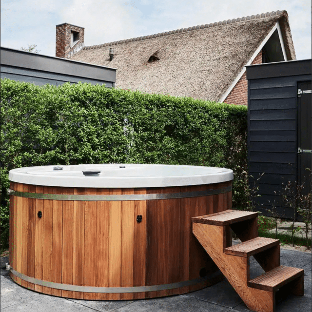 Wellness Tub Elektrische hottub Canadian Red Cedar Wood